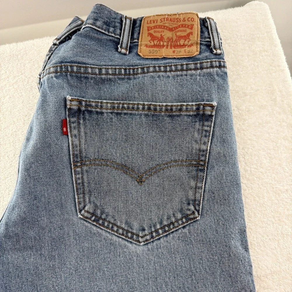 Levis Jeans 550 Relaxed Fit Blue Medium Wash Mens Size 38x32 High Rise